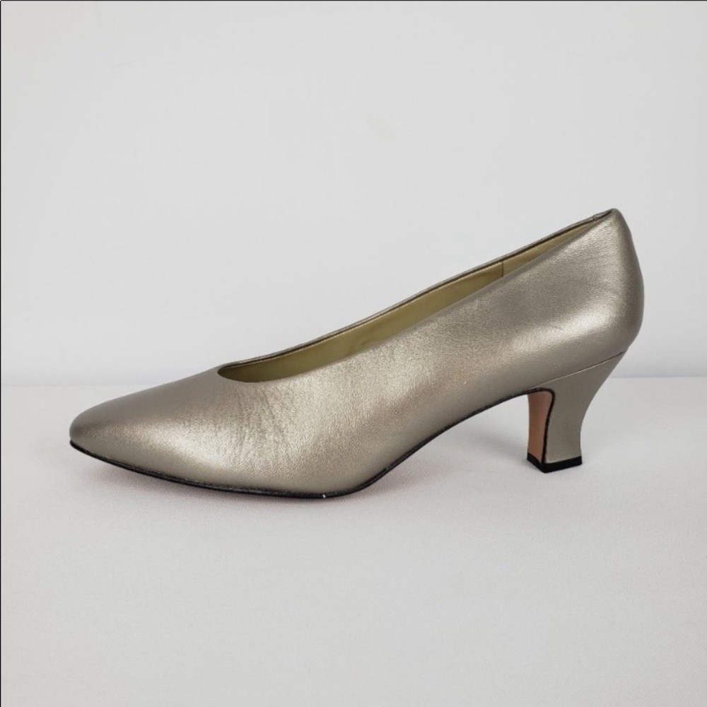 Vintage Bandolino Silver Leather Shoes Size 9